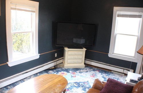 Canton Cabaña | Cozy Pet Friendly House Next To Train