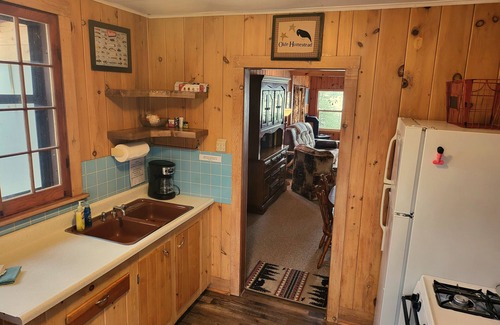 Arbor Vitae Cabina | Cozy, pet friendly, main snowmobile trail on Big Arbor Vitae Lake!