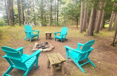 Arbor Vitae Cabina | Cozy, pet friendly, main snowmobile trail on Big Arbor Vitae Lake!