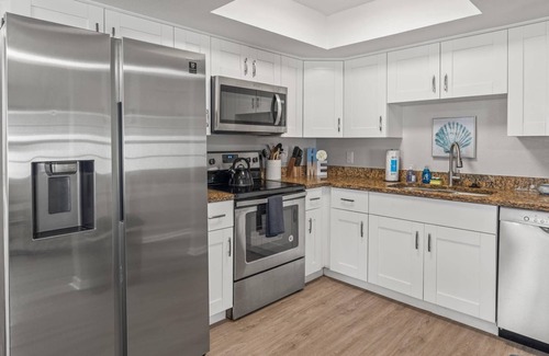 Forest Hills Casa | Cozy, Pet-Friendly Tampa Home with Heated & Screened Pool - 4 miles to Adventure Island/Busch Garden
