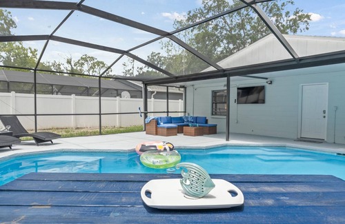 Forest Hills Casa | Cozy, Pet-Friendly Tampa Home with Heated & Screened Pool - 4 miles to Adventure Island/Busch Garden