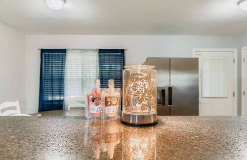 Sandalwood Casa | Cozy Pet-Friendly Retreat, Minutes to Jaguars Stadium.