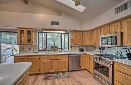 Pine Casa | Cozy Pine Retreat w/ Private Hot Tub & Views