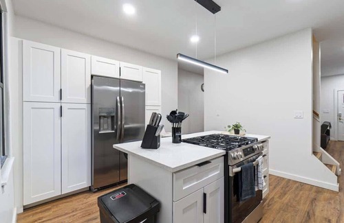 Central Northside Casa | Cozy Pittsburgh House: Fire Pit, Free WiFi!