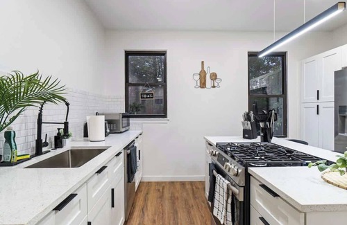 Central Northside Casa | Cozy Pittsburgh House: Fire Pit, Free WiFi!