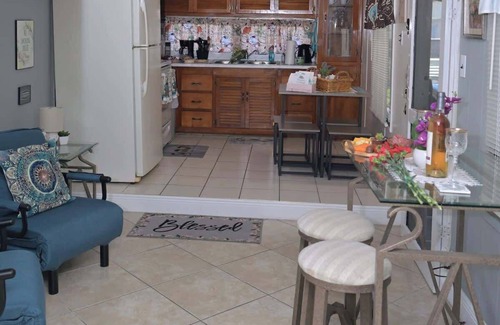 St. Cloud Casa | Cozy place with hot tub King bed near everything