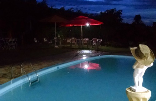 Piracaia Casa | Lugar acogedor con piscina y barbacoa.