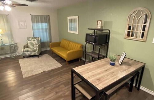 Pleasanton Casa | Cozy Pleasanton Cottage – Huge Monthly Discount