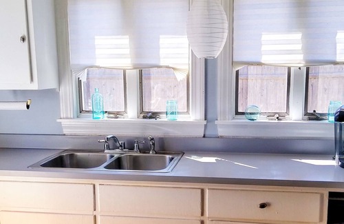 Newburyport Cabaña | Cozy Plum Island Cottage. Walk to beach.