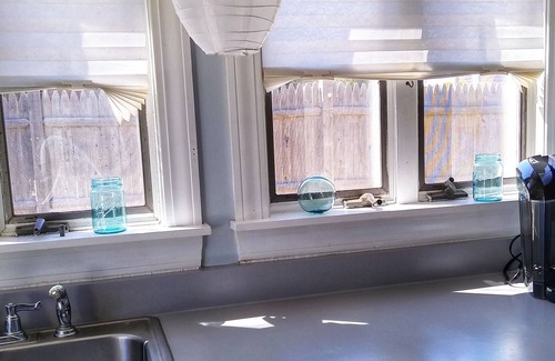 Newburyport Cabaña | Cozy Plum Island Cottage. Walk to beach.