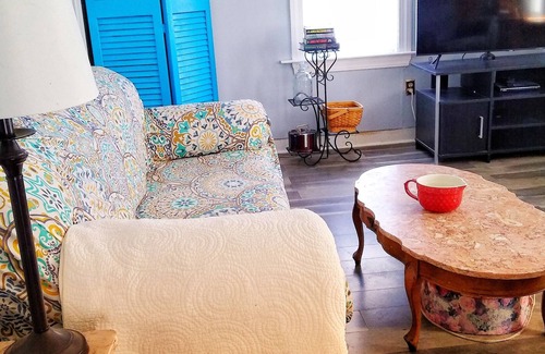 Newburyport Cabaña | Cozy Plum Island Cottage. Walk to beach.