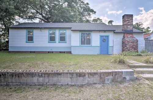 Lake Forest Cabaña | Cozy pool house minutes to the Zoo!