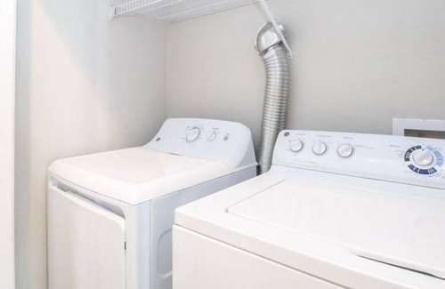 Oxford Cabina | Cozy Poolside Cottage in the Heart of Oxford! 3 Suites!
