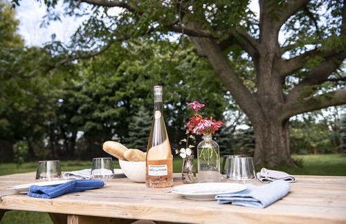 Wellington Casa | Cozy Prince Edward County home with a pool, near the beach