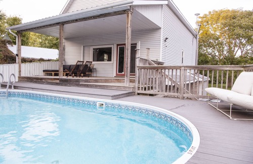 Wellington Casa | Cozy Prince Edward County home with a pool, near the beach