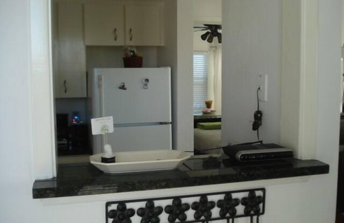 North University Condominio | Acogedora prístina acogedora Pied-a-terre w / Vistas