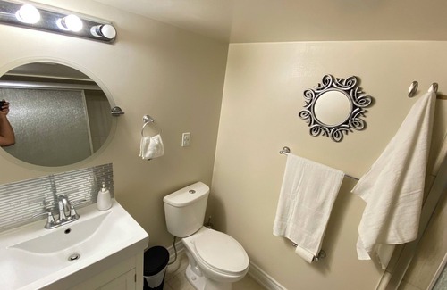 Brampton Apartamento | Cozy Priv. Bsmt 1 Bdrm 1 Bath apartment w/ parking