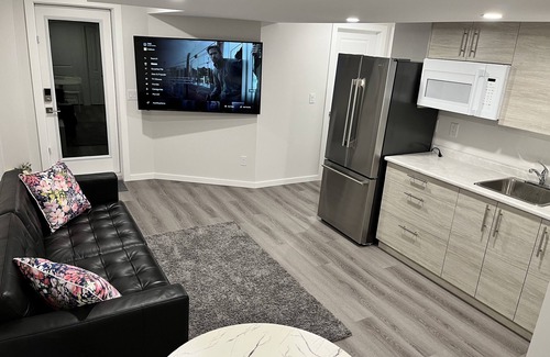 Fort Gary Casa | Cozy Private 1-bedroom Basement Suite with free parking