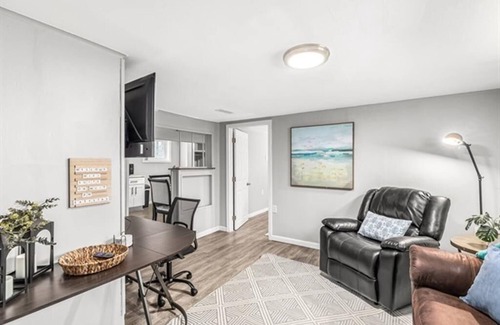 Hazel Park Apartamento | Cozy & Private 1BR Basement suite in Hazel Park