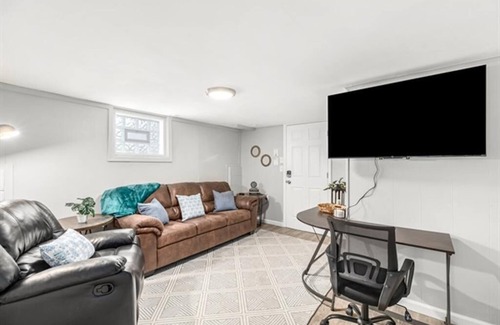 Hazel Park Apartamento | Cozy & Private 1BR Basement suite in Hazel Park