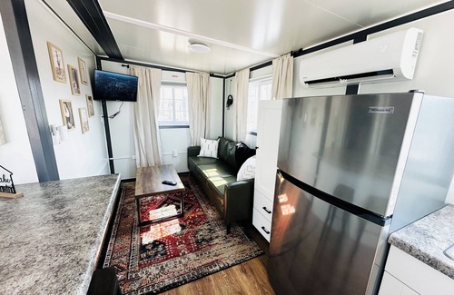 Pecos Apartamento | Cozy, Private 2 bedroom BoxHouse in Pecos: Queen bed with Twin over Full Bunk Be