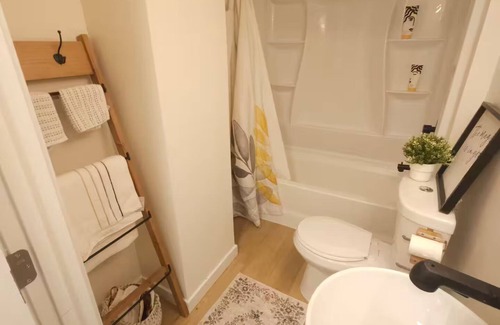 Fort Gary Apartamento | Cozy Private Basement Suite| Near Transit & U of M