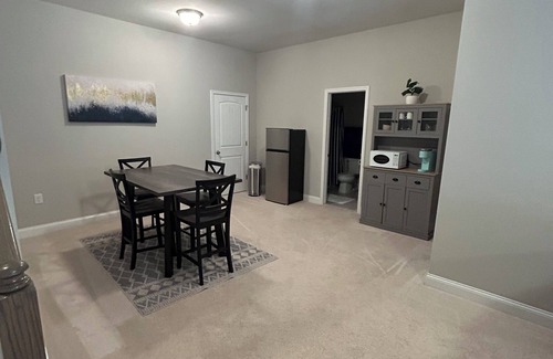 Southwest Raleigh Casa | Cozy Private Basement Located in the heart of Cary/Raleigh