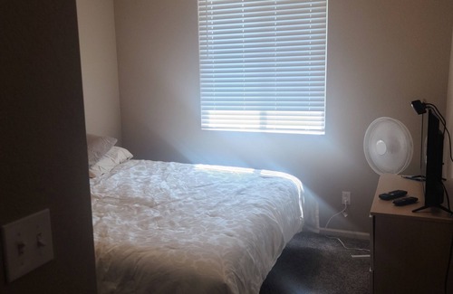 Belle Creek Casa | Cozy private bedroom and bathroom