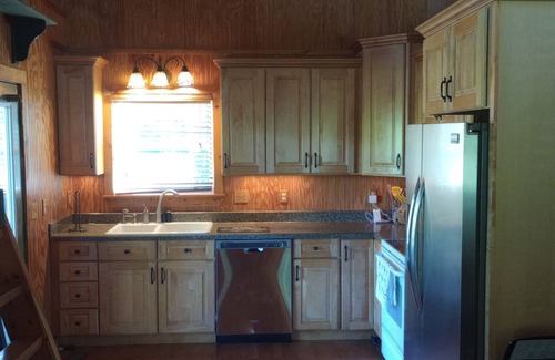 Coosa Cabina | Cozy private cabin on 10 acres with 300+ feet of water front. Pet friendly.