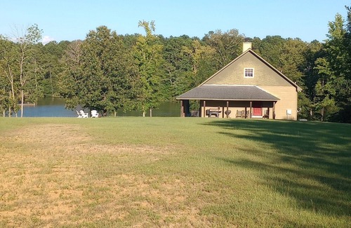 Coosa Cabina | Cozy private cabin on 10 acres with 300+ feet of water front. Pet friendly.