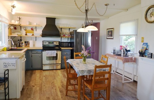 New Glasgow Cabaña | Cozy private cottage with picturesque scenery