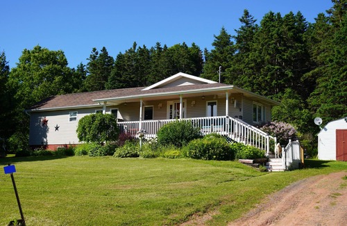 New Glasgow Cabaña | Cozy private cottage with picturesque scenery