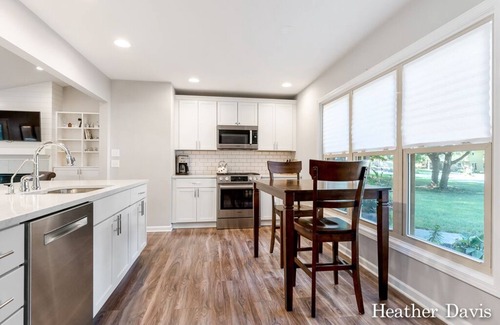 Holland Casa | Cozy Private Home - 1 Mile From Holland State Park