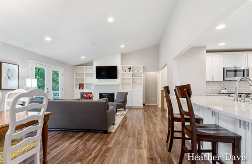 Holland Casa | Cozy Private Home - 1 Mile From Holland State Park