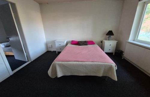 Hadsten Apartamento | Cozy & Private House