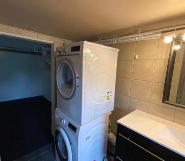 Hadsten Apartamento | Cozy & Private House