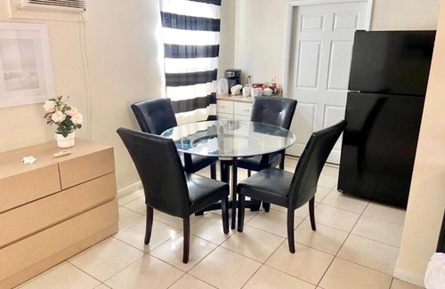 West Little Havana Casa | Casa acogedora (2 dormitorios) cerca del aeropuerto + Estacionamiento gratuito