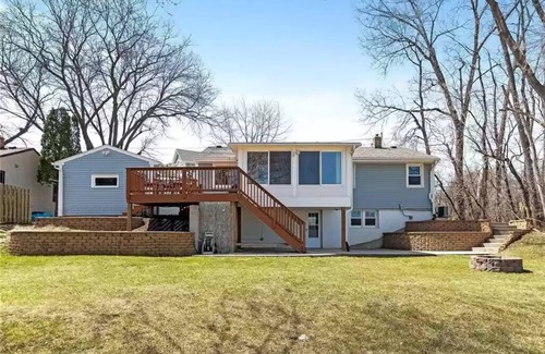 Roseville Casa | Cozy Private House W/Beautiful View of Lake Owasso!
