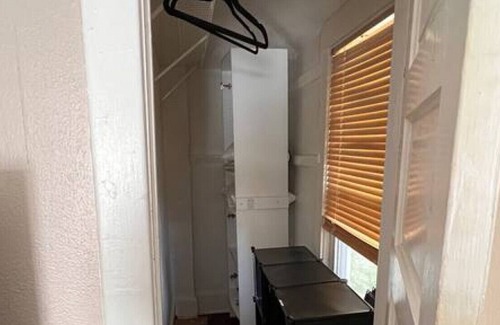 Kalamazoo Casa | Cozy private KING bed, close to downtown, airport, free parking