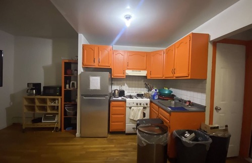 Bay Ridge Apartamento | Cozy Private Queen bed Room with Shared bathroom/1 minutes to train station.