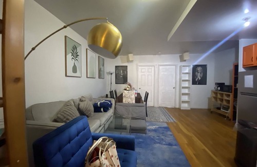 Bay Ridge Apartamento | Cozy Private Queen bed Room with Shared bathroom/1 minutes to train station.