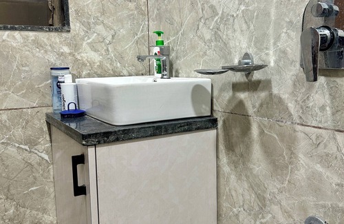 Marol Apartamento | Cozy Private Room, 2BHK Stay in Powai, Room in an Apartment,