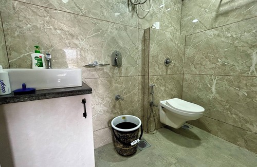Marol Apartamento | Cozy Private Room, 2BHK Stay in Powai, Room in an Apartment,