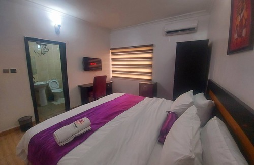 Ikeja Cabina | Cozy private room holiday room with 24/7 light + WiFi