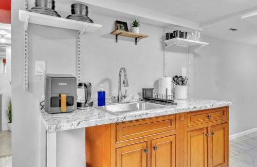 Constable Hook Apartamento | Cozy Private Room in Shared Space NYC Light Rail BSMT A