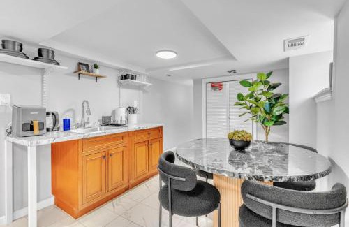 Constable Hook Apartamento | Cozy Private Room in Shared Space NYC Light Rail BSMT A