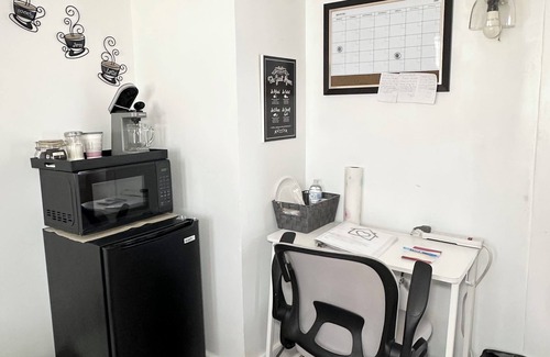 Hicksville Cabina | 🎀 Cozy Private Room 👣 Near LIRR & Shops 🛜 Fast Wi-Fi