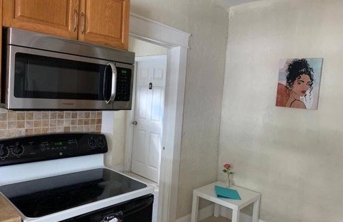 West Little Havana Casa | Cómoda Habitación Privada, cerca del Aeropuerto – Estacionamiento Gratis