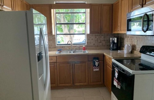 West Little Havana Casa | Cómoda Habitación Privada, cerca del Aeropuerto – Estacionamiento Gratis