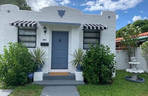 West Little Havana Casa | Cómoda Habitación Privada, cerca del Aeropuerto – Estacionamiento Gratis
